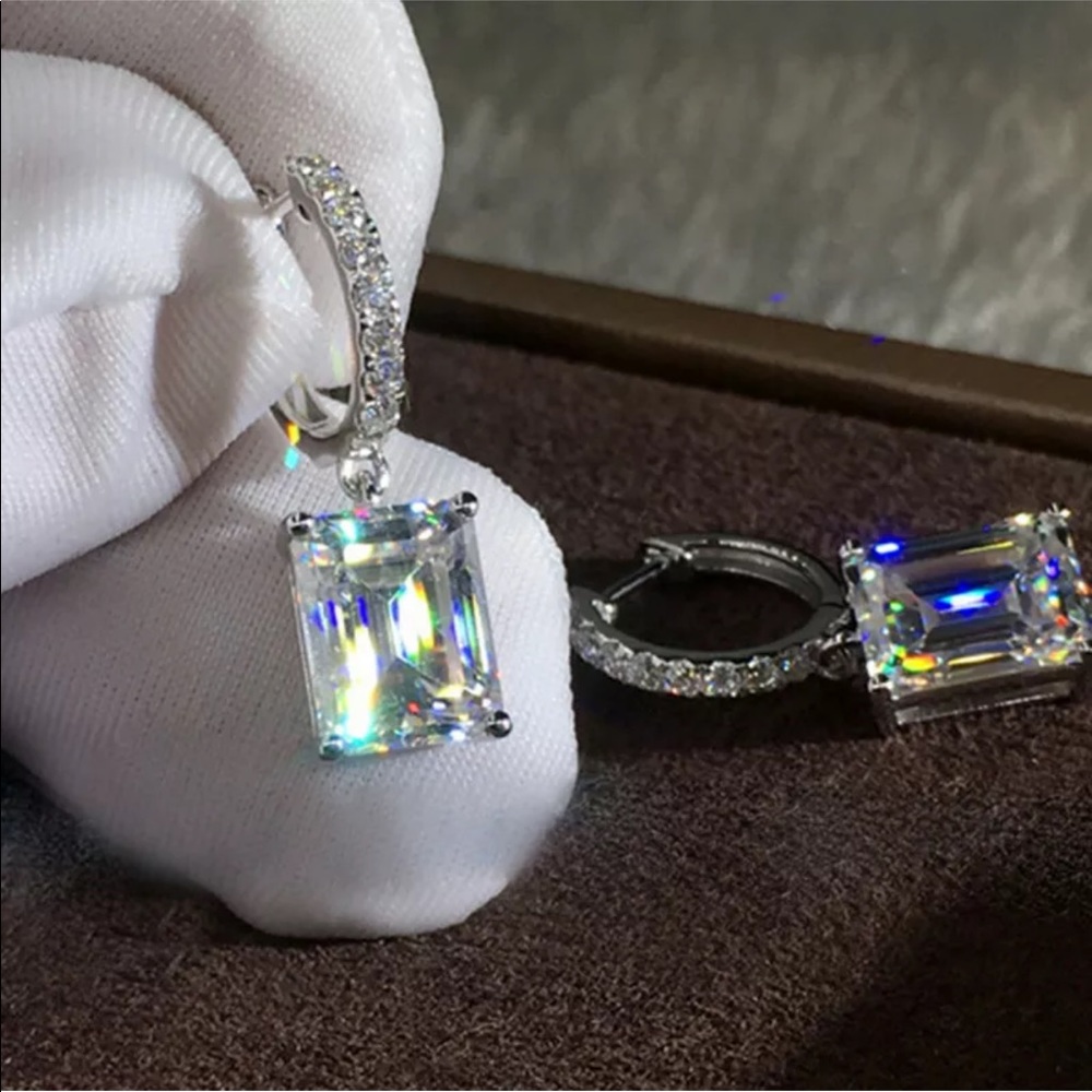 Classic Swarovski Emerald Dangle Earrings 👑
